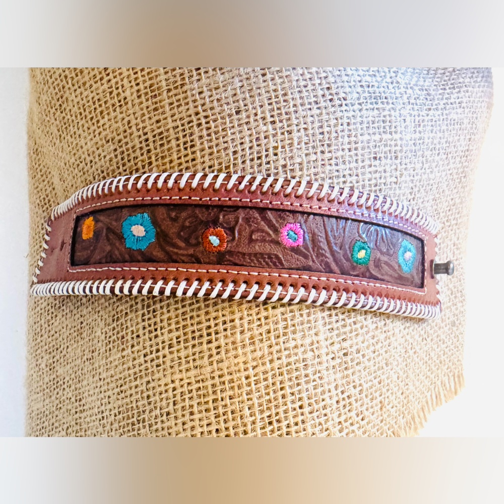 Justin Western Genuine Leather Cuff Bracelet Floral Tooled Embroidered Cowgirl - Picture 4 of 11